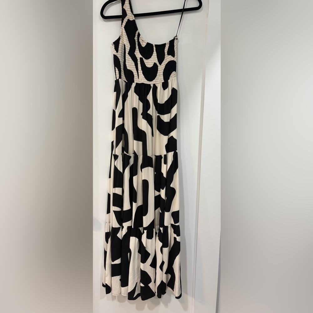 Black and White One Shoulder Sleeveless Sundress